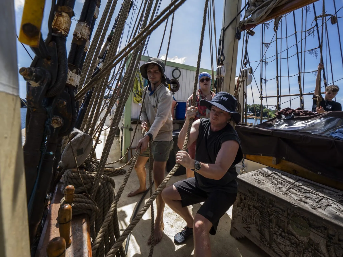 Taylor and Connor freediving to release NEPTUN's stern mooring lines from a shipwreck on departure day
