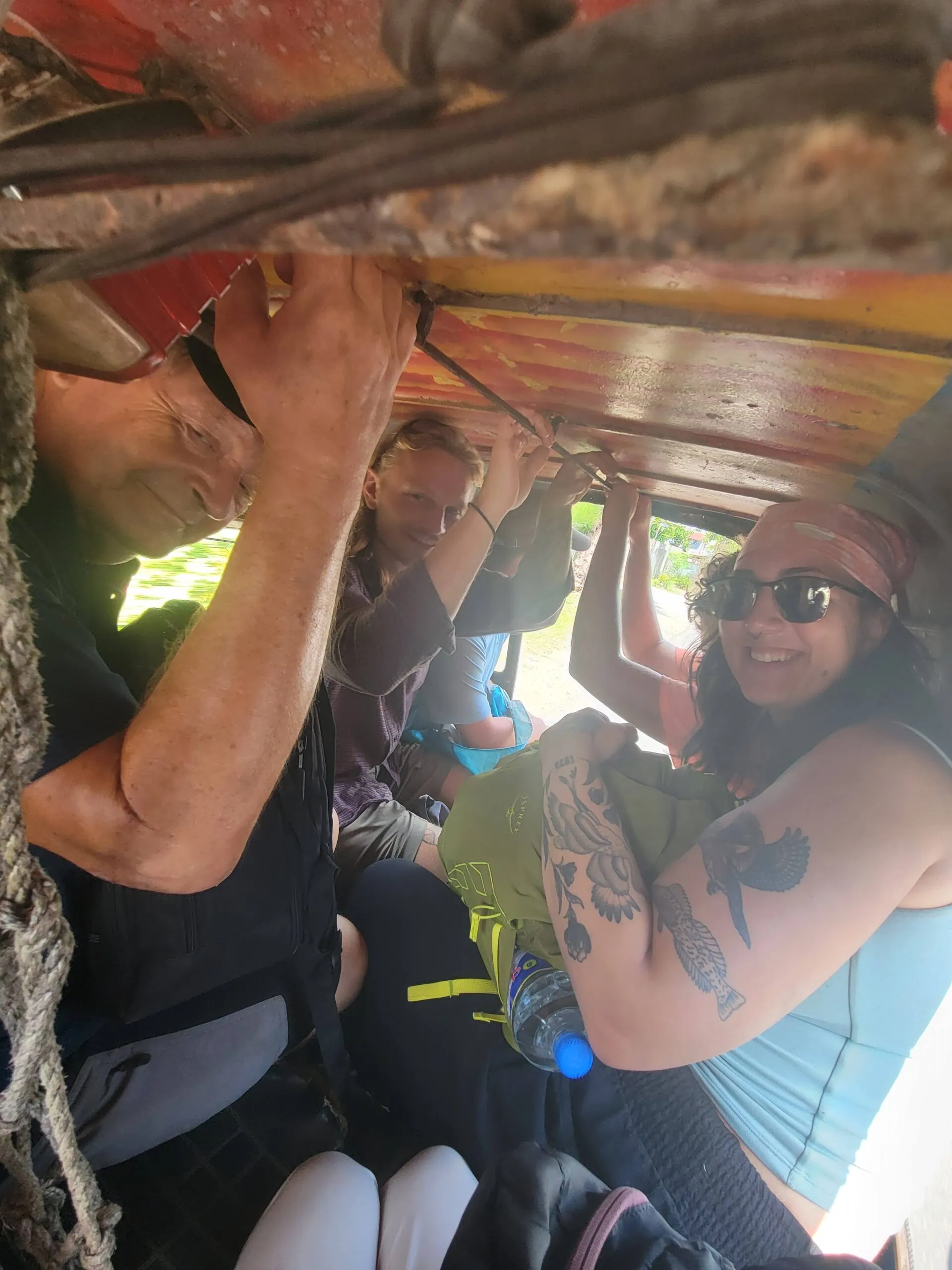 NEPTUN day-sailing toward the town of Guindulman on Bohol with light winds